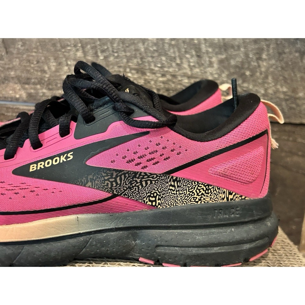 Brooks Hot Pink and Black Running Shoes - Picture 3 of 8